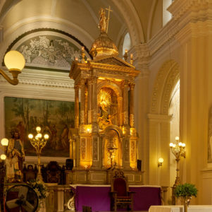 Gold in catholic "Cathedral of the Assumption of Mary" in Leon